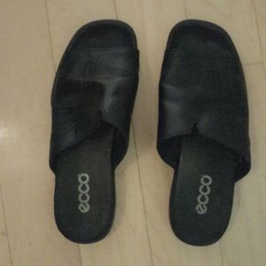 Ecco Black Leather Slip On Flat Sandal 6M